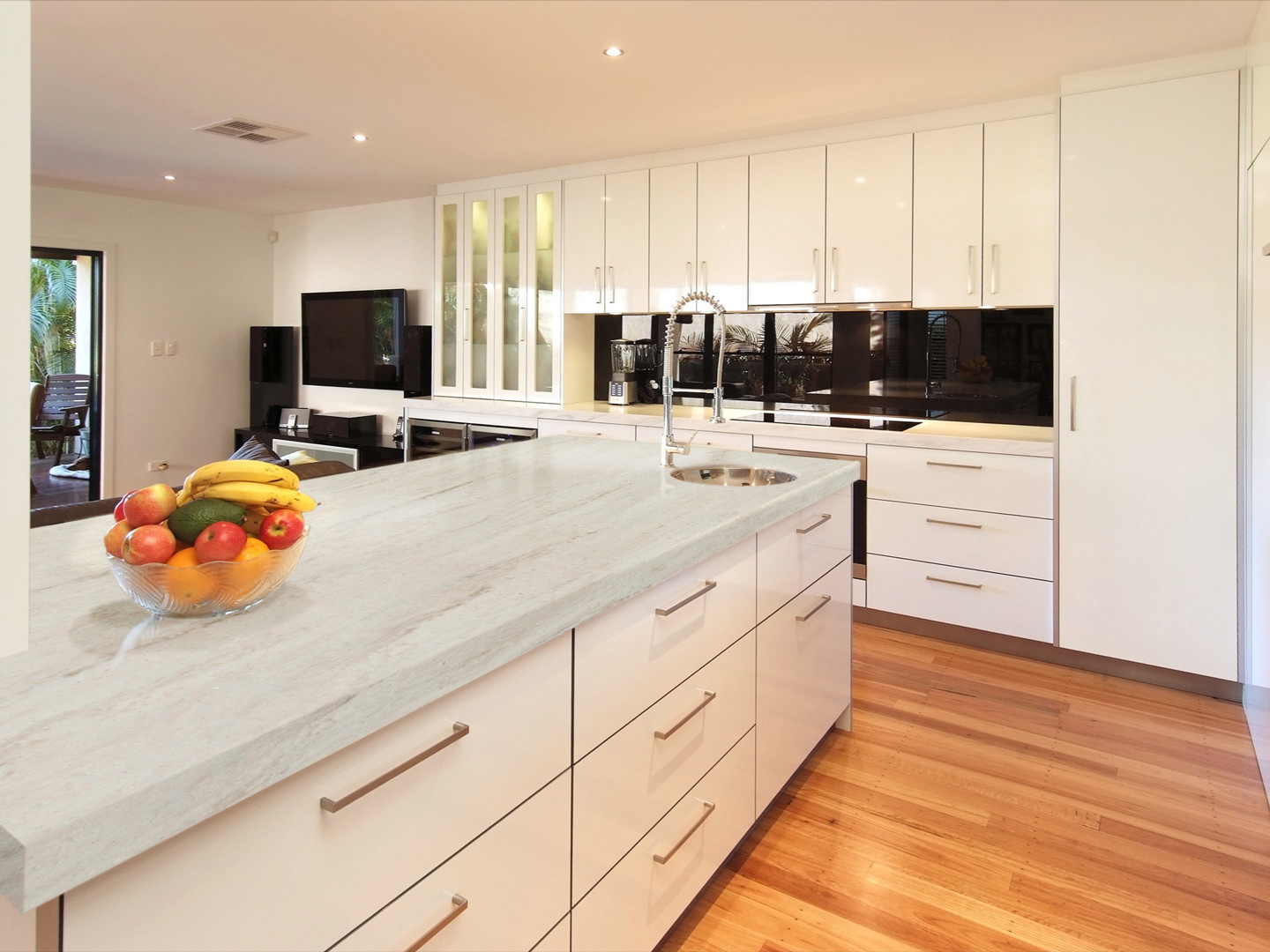 The Tips of Choosing Traditional Artificial Marble Countertops 